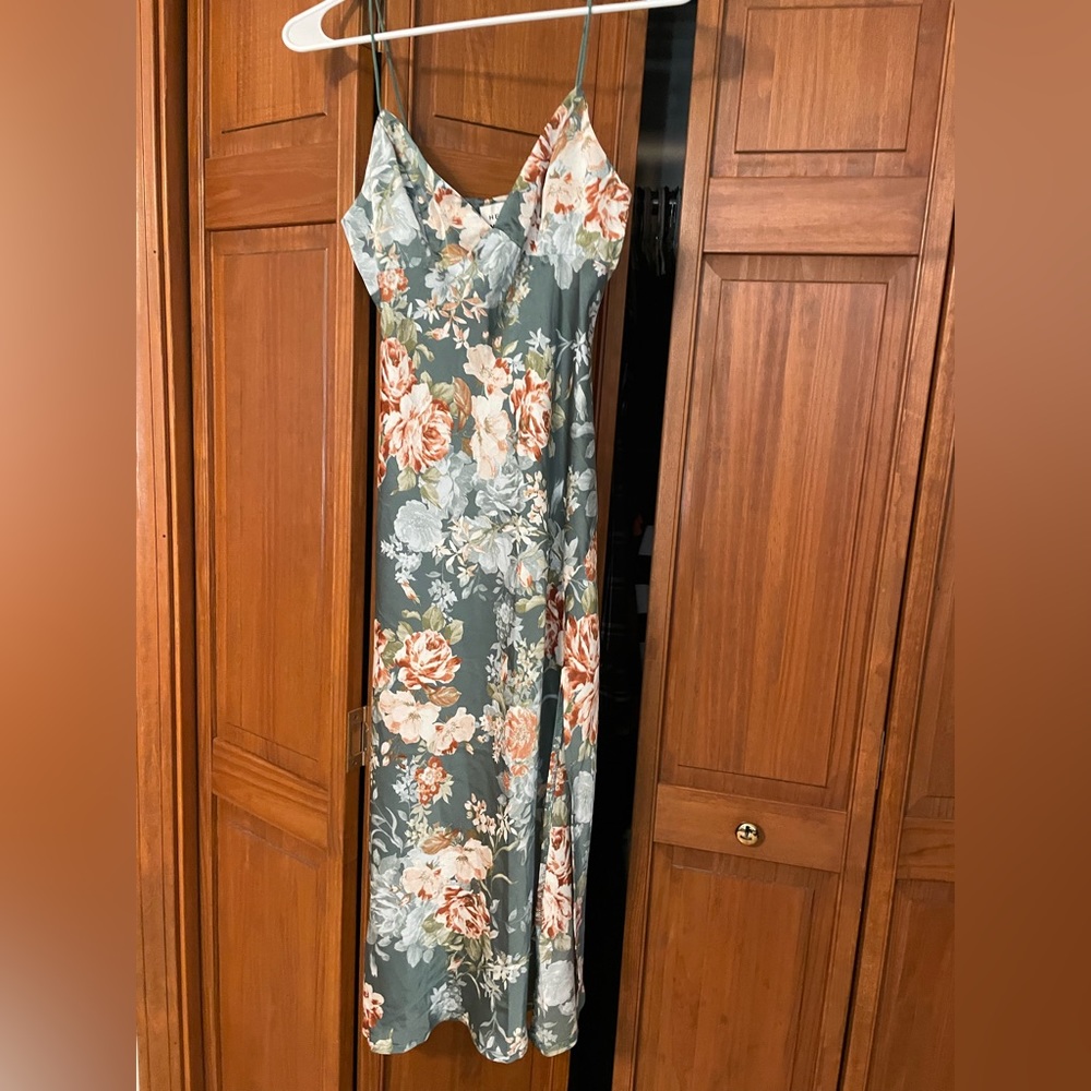 Lingering With You Midi Dress Green

Size: S